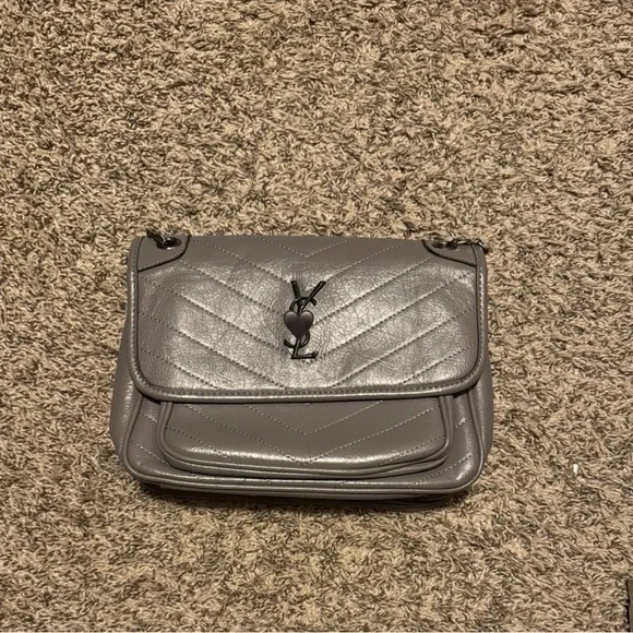 SOLD!!!
Gray Quilted Shoulder Bag - Picture 3 of 7